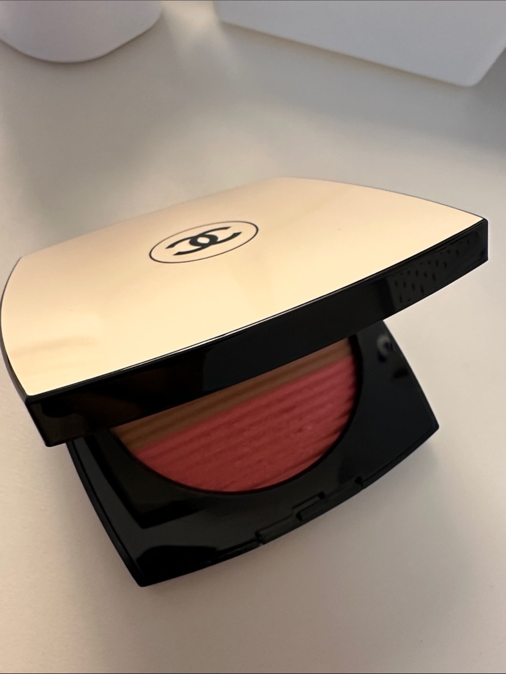 CHANEL LES BEIGES
Healthy Glow Sun-Kissed Powder
Medium rose gold